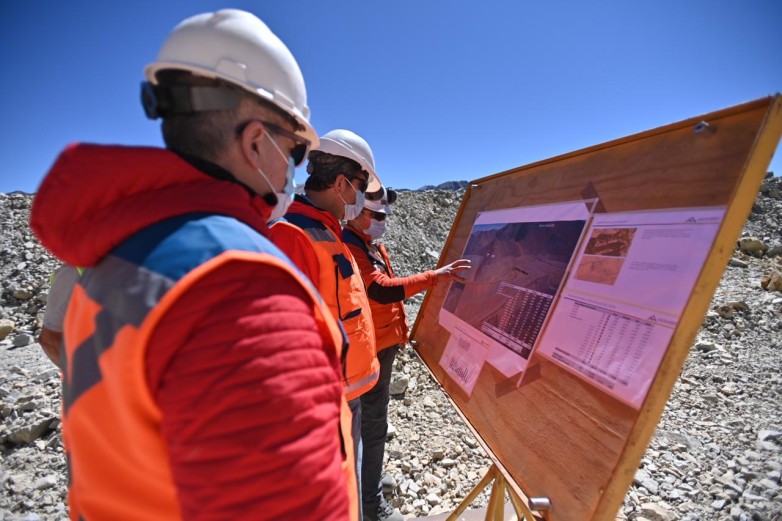 En este momento estás viendo El Ministerio de Minería supervisó tareas en la escombrera Cerro Amarillo