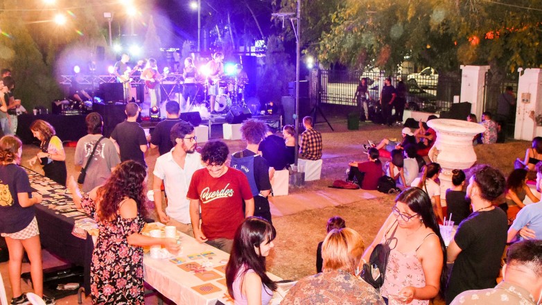 Lee más sobre el artículo “Ciclo en el Patio” en el Chalet Cantoni