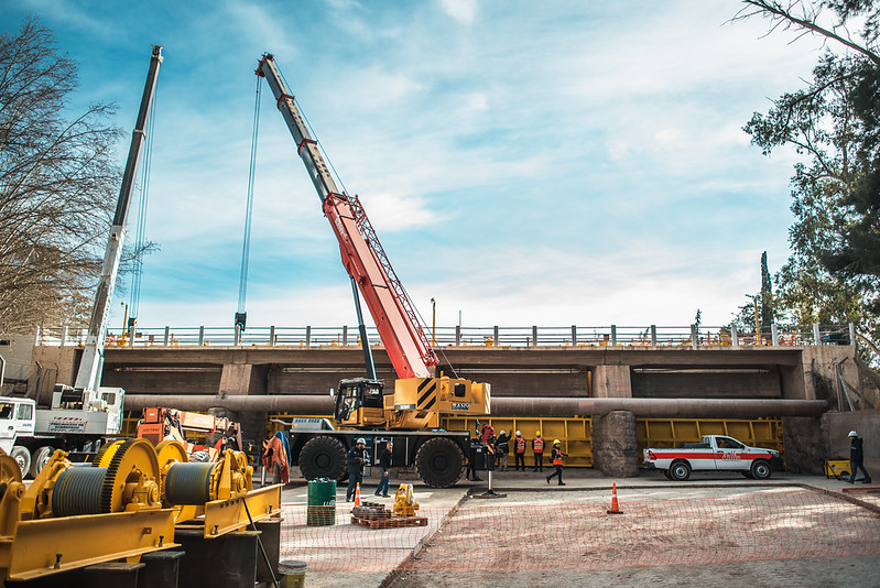 En este momento estás viendo Colocaron las compuertas del dique Ignacio de la Roza tras la reparación